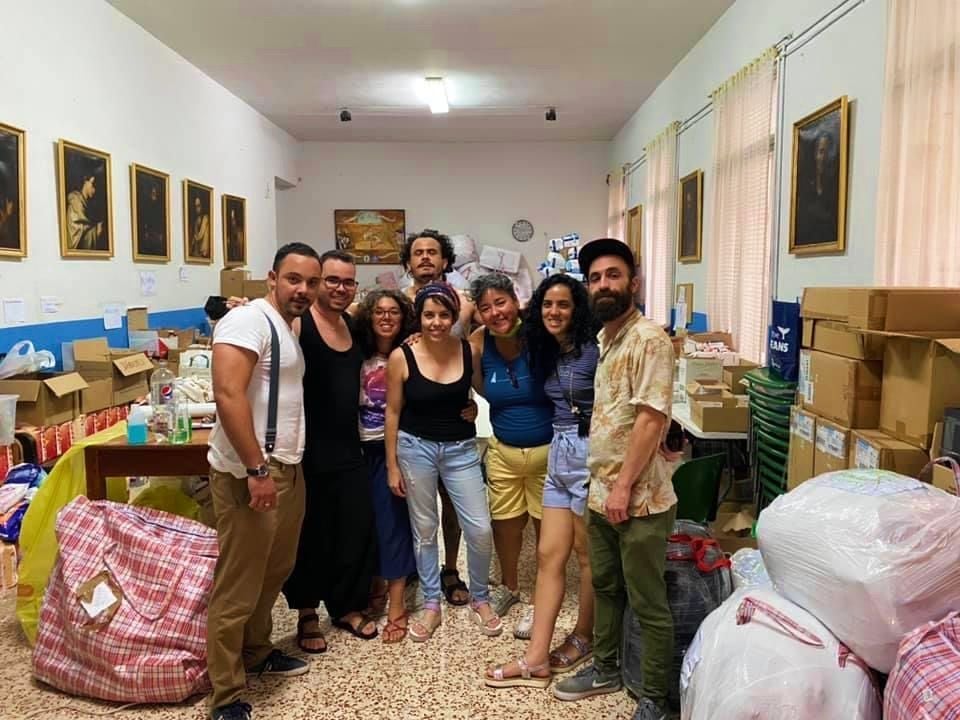 Voluntarios en la parroquia de Beneficencia 18B, Madrid / Foto: Mabel Cuesta