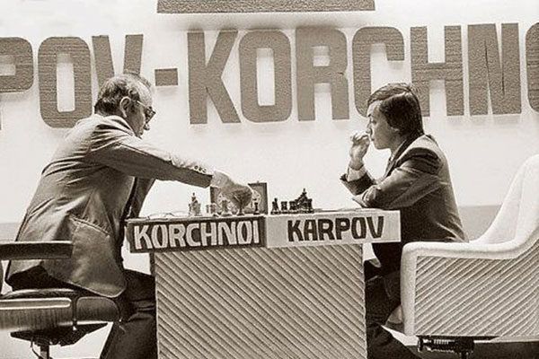 Karpov versus Korchnoi en el match por el campeonato mundial en Baguio, Filipinas, 1978 / Foto: Chessesentials