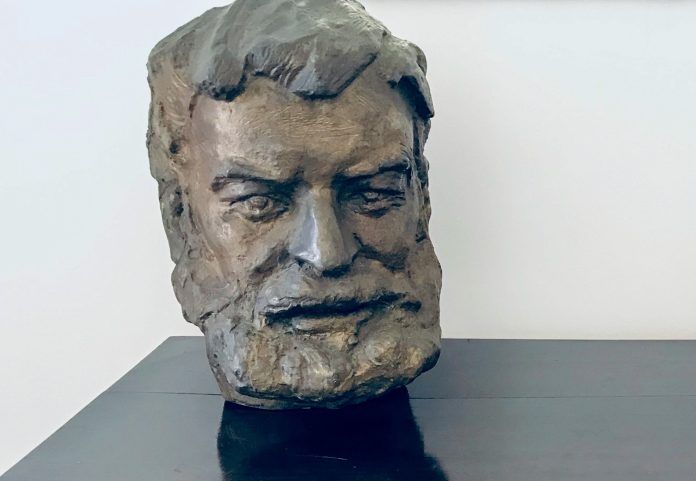 Busto de Ernest Hemingway